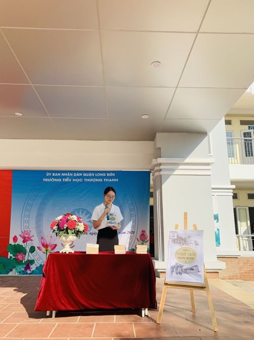 Hoạt động giới thiệu sách chào mừng kỉ niệm 40 năm ngày Nhà giáo Việt Nam (20/22/1982 - 20/11/2022) tại trường Tiểu học Thượng Thanh.