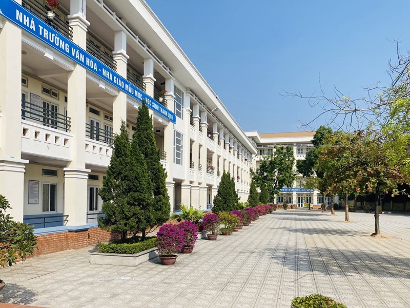 Trường Tiểu học Thượng Thanh duy trì trường học xanh, sạch, đẹp, văn minh.