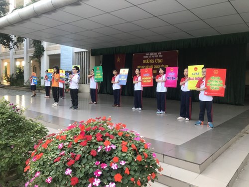 Trường Tiểu học Việt Hưng tổ chức hưởng ứng  Ngày pháp luật  Việt Nam 