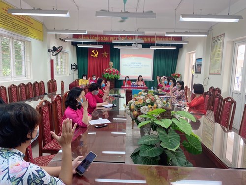 Hội nghị viên chức, người lao động Trường Tiểu học Việt Hưng