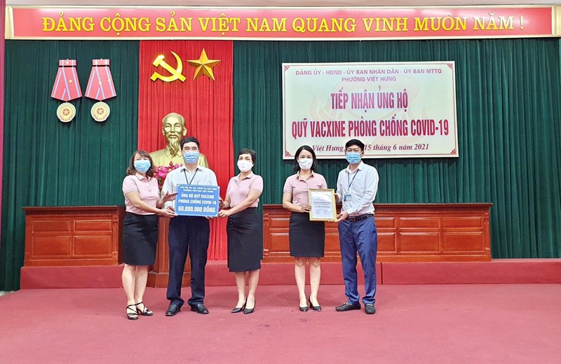 Trường Tiểu học Việt Hưng tích cực ủng hộ công tác phòng chống Covid-19