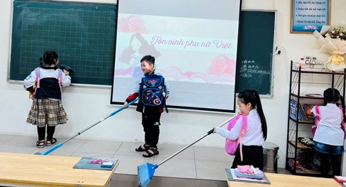 Hoạt động trải nghiệm “Gắn kết yêu thương” - Chào mừng ngày Phụ nữ Việt Nam 20-10 của tập thể lớp 1A1