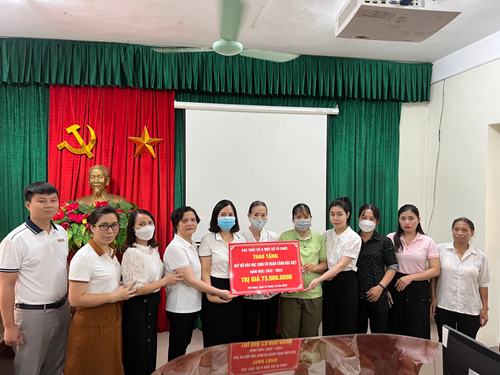 Trường Tiểu học Việt Hưng chung tay gây quỹ đỡ đầu học sinh có hoàn cảnh khó khăn năm học 2022 - 2023
