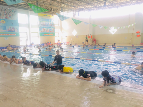 Học sinh tham gia phổ cập bơi, phòng tránh tai nạn đuối nước đợt 1