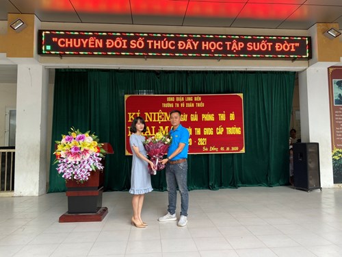 Giáo viên trường Tiểu học Vũ Xuân Thiều tích cực hưởng ứng Hội thi Giáo viên giỏi cấp trường.