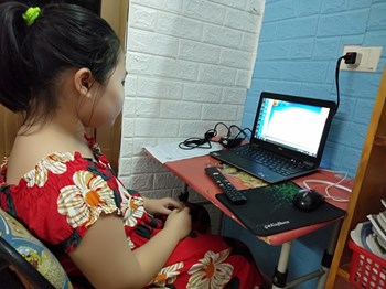Học sinh Trường Tiểu học Vũ Xuân Thiều cùng học online.