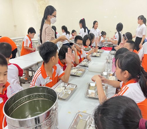 Đổi mới trong công tác bán trú của trường Tiểu học Vũ Xuân Thiều