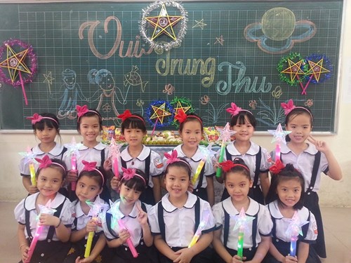 Học sinh lớp 2 Trường Tiểu học Vũ Xuân Thiều với ngày Tết Trung Thu
