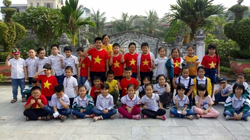 Trường Tiểu học Vũ Xuân Thiều tổ chức cho học sinh khối 3 đi tham quan di tích lịch sử địa phương: đình Lệ Mật, chùa Tình Quang năm học 2017 -2018.                  