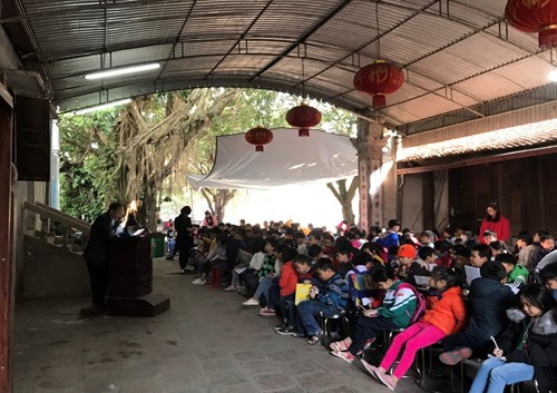 Trường Tiểu học Vũ Xuân Thiều tổ chức cho học sinh khối 3 tham quan di tích lịch sử Đình Thổ Khối và Đền Trấn Vũ