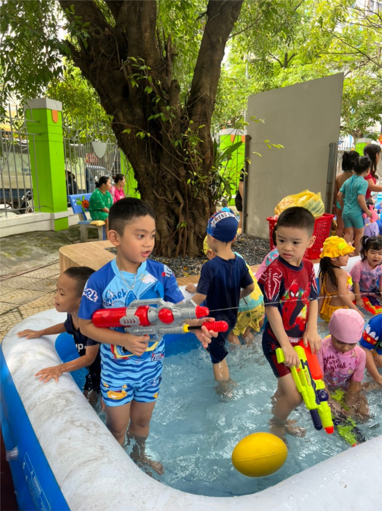 Các bé lớp MGN B4 với Lễ hội Water Day