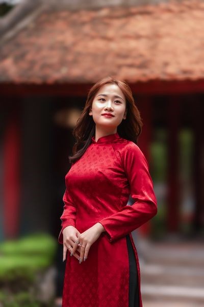 Cô giáo Trịnh Thị Phương Thảo lọt top 20 cuộc thi duyên dáng áo dài qua ảnh do liên đoàn lao động tổ chức