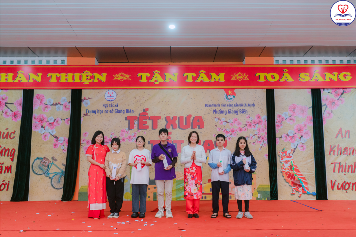 104trao-giai-ba-bat-tham-may-man_141202414.jpg