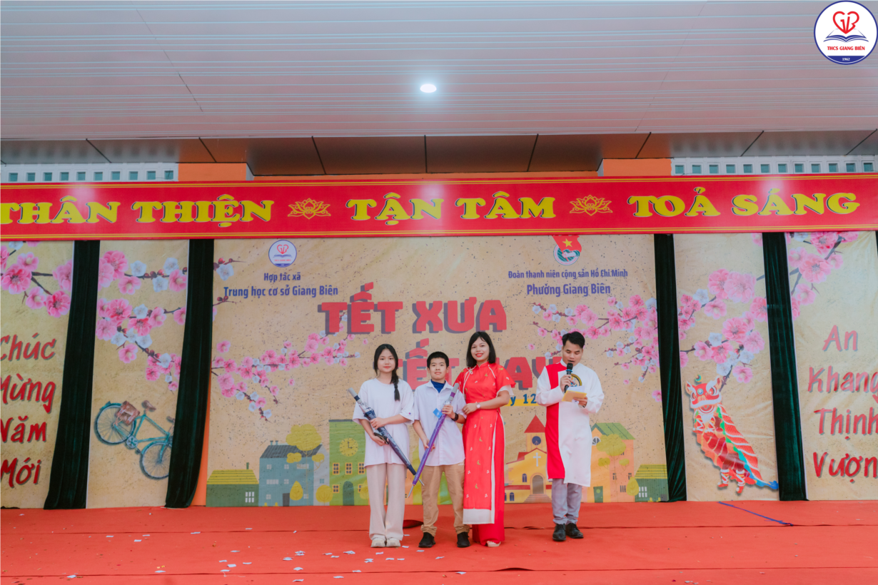 105trao-giai-nhi-bat-tham-may-man_141202414.jpg