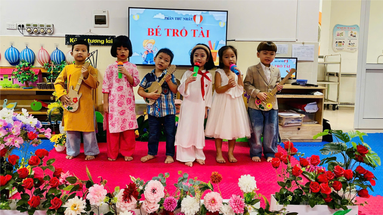 Các bé MGNB4 với tiết học âm nhạc: Dạy hát   Cháu yêu cô chú công nhân . TCAN  Vũ điệu hóa đá 