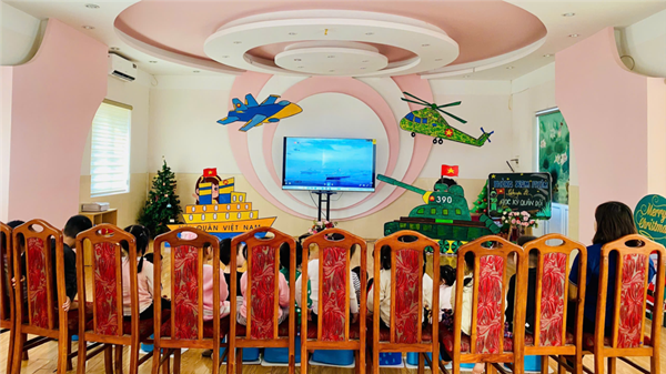 Các bé MGN B4 xem phim chuyên đề: Học kỳ quân đội