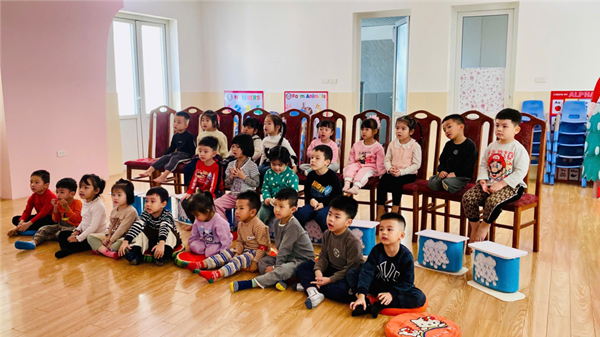 Các bé MGN B4 xem phim chuyên đề: Học kỳ quân đội