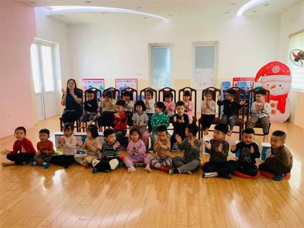 Các bé MGN B4 xem phim chuyên đề: Học kỳ quân đội