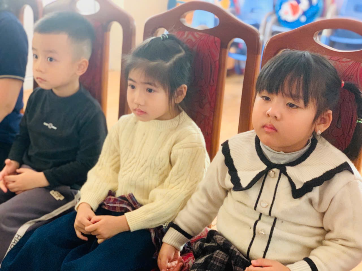 Các bé MGN B4 xem phim chuyên đề: Học kỳ quân đội