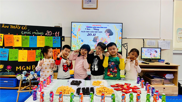 Các bé MGN B4 liên hoan chúc mừng Ngày Nhà giáo Việt Nam