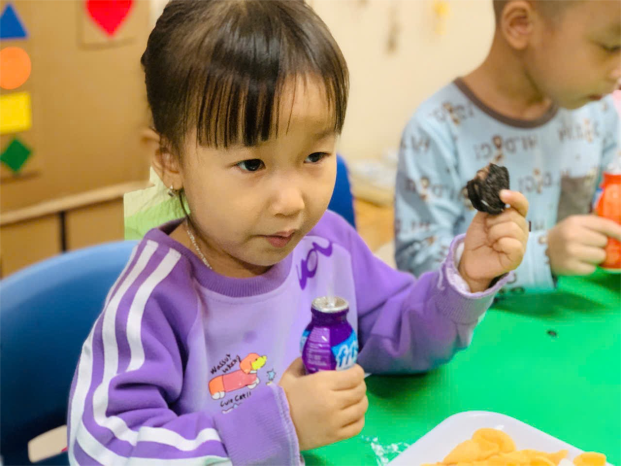 Các bé MGN B4 liên hoan chúc mừng Ngày Nhà giáo Việt Nam