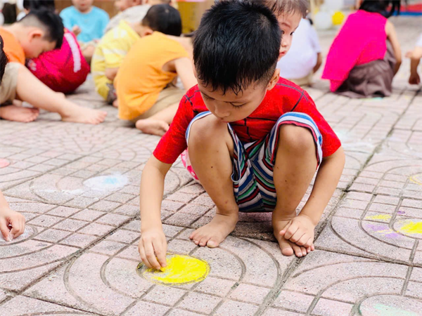 Ảnh đẹp tháng 9: Các bé MGN B4 với Ngày hội sắc màu