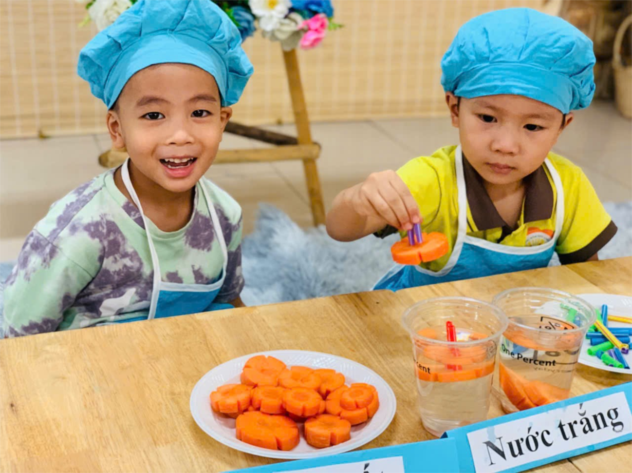 Các bé MGN B4 khám phá sự kỳ diệu của củ cà rốt