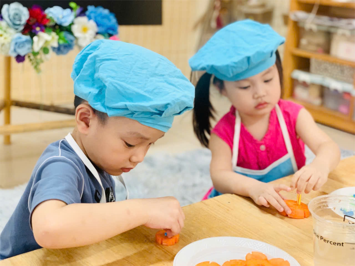 Các bé MGN B4 khám phá sự kỳ diệu của củ cà rốt