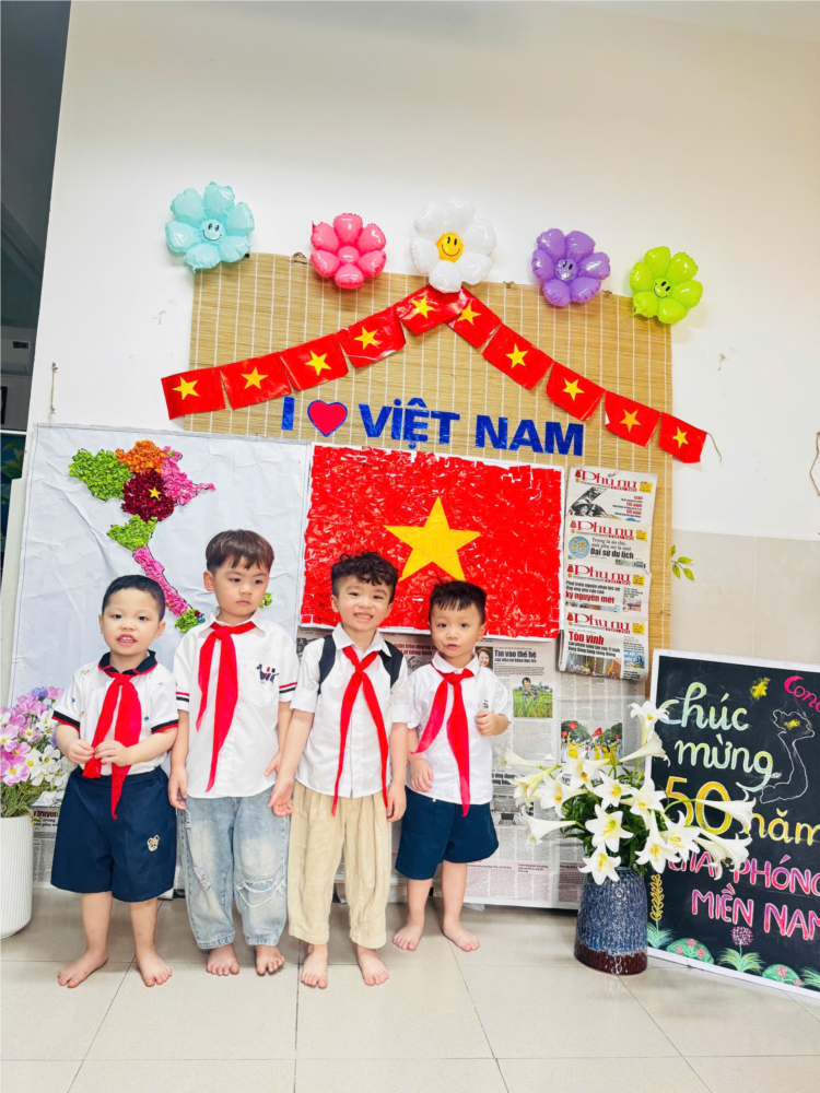 Bé nặn bánh trôi.png