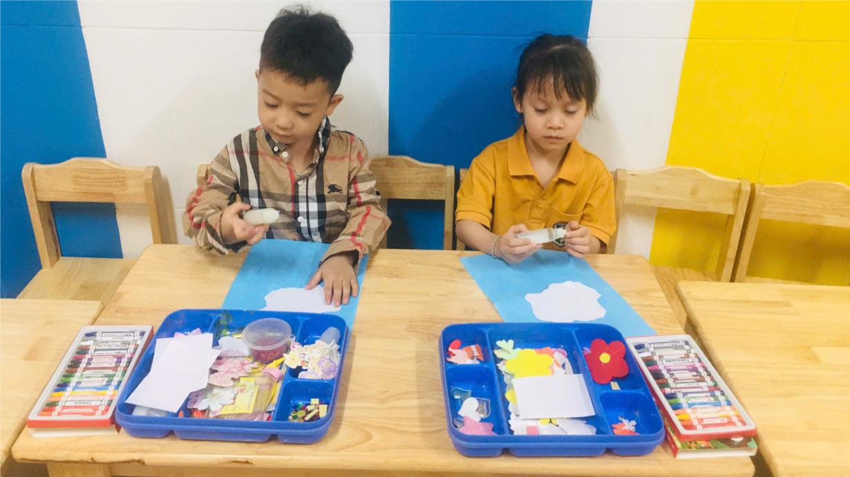 Các bé lớp B4 với giờ học tạo hình: xé dán hiện tượng thiên nhiên