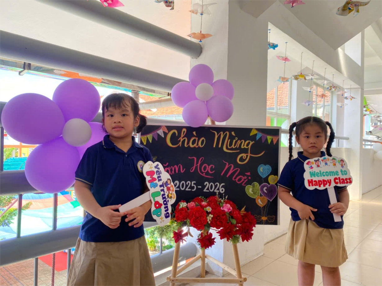 Các bạn nhỏ lớp MGL A3 tham gia ngày lễ khai giảng.