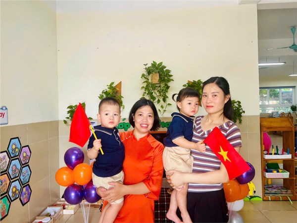 Ảnh tháng 9 - Ngày đầu năm học của bé – Lớp Nhà trẻ D2