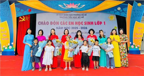 7.2025- Ảnh đón HS lớp 1 