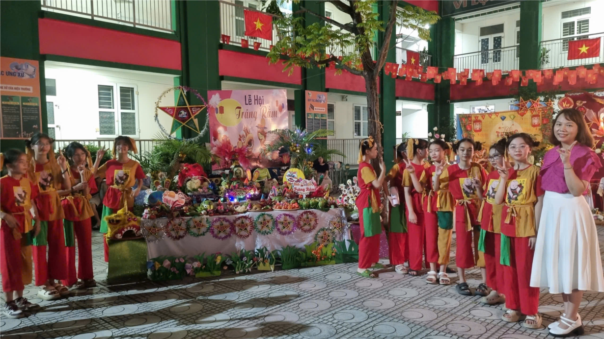 Trường THCS Cự Khối tham gia văn nghệ Đêm hội Trăng Rằm